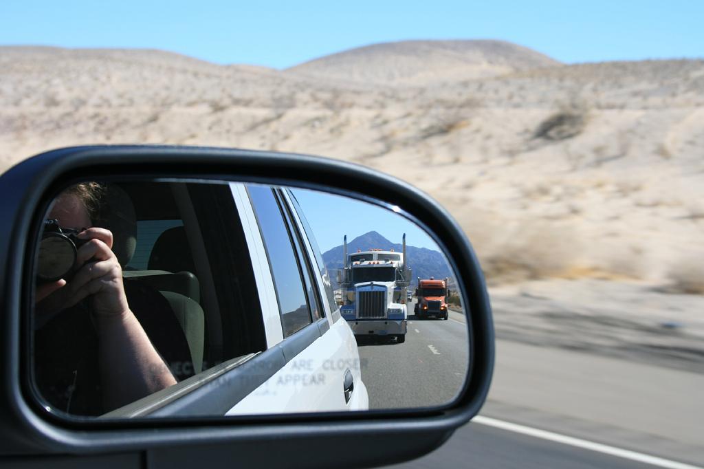 20081020 calico zzyzx 087.jpg - Afton Canyon - View from the mirror